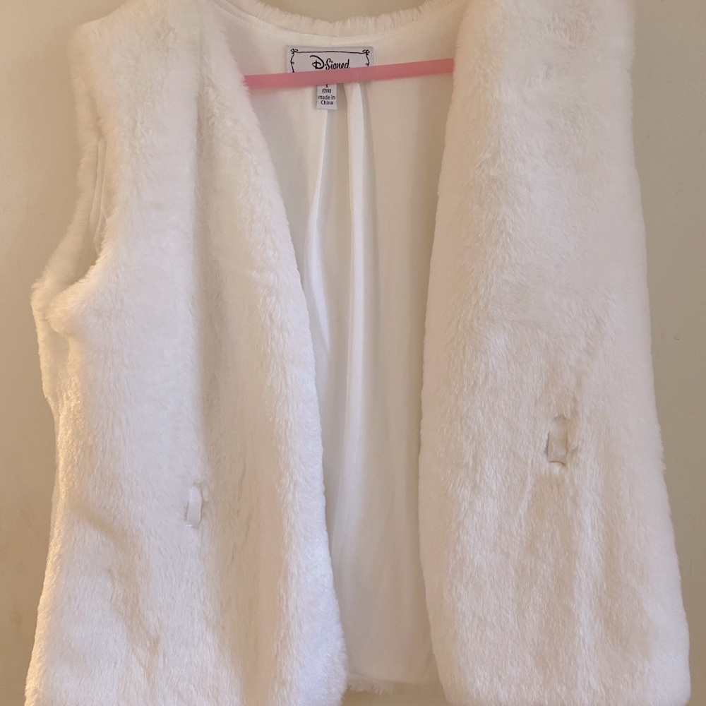 D-signed Girls 7/8 never worn white faux fur vest